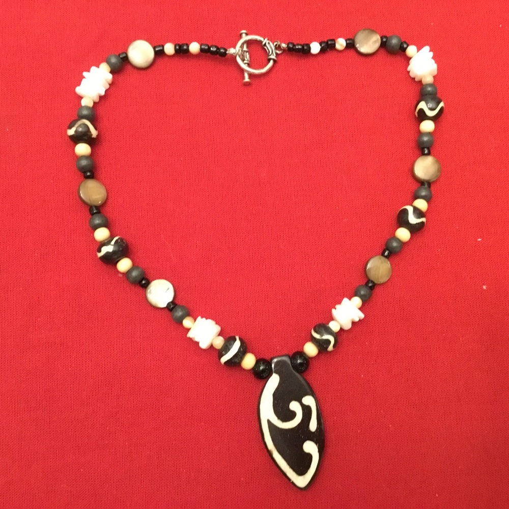Tribal style vintage glass bead necklace 20”